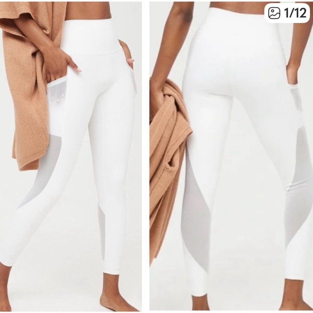 Offline by Aerie NWOT White Leggings with Mesh Pockets Size Medium